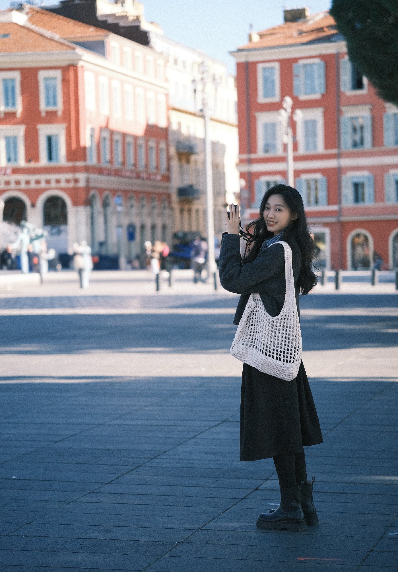 Fiona au travail dans les rues de Nice