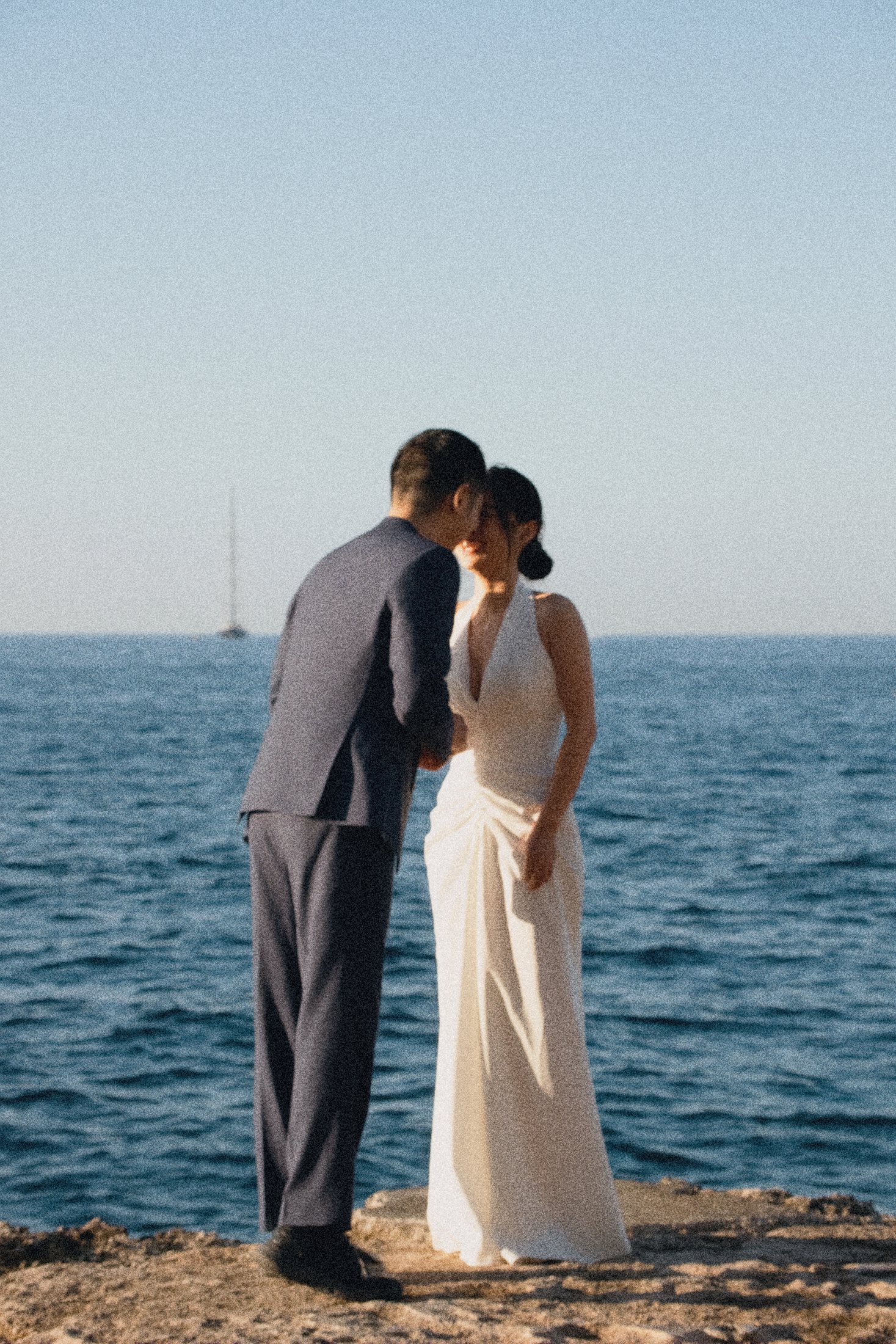 Moment de vœux de mariage sur la plage