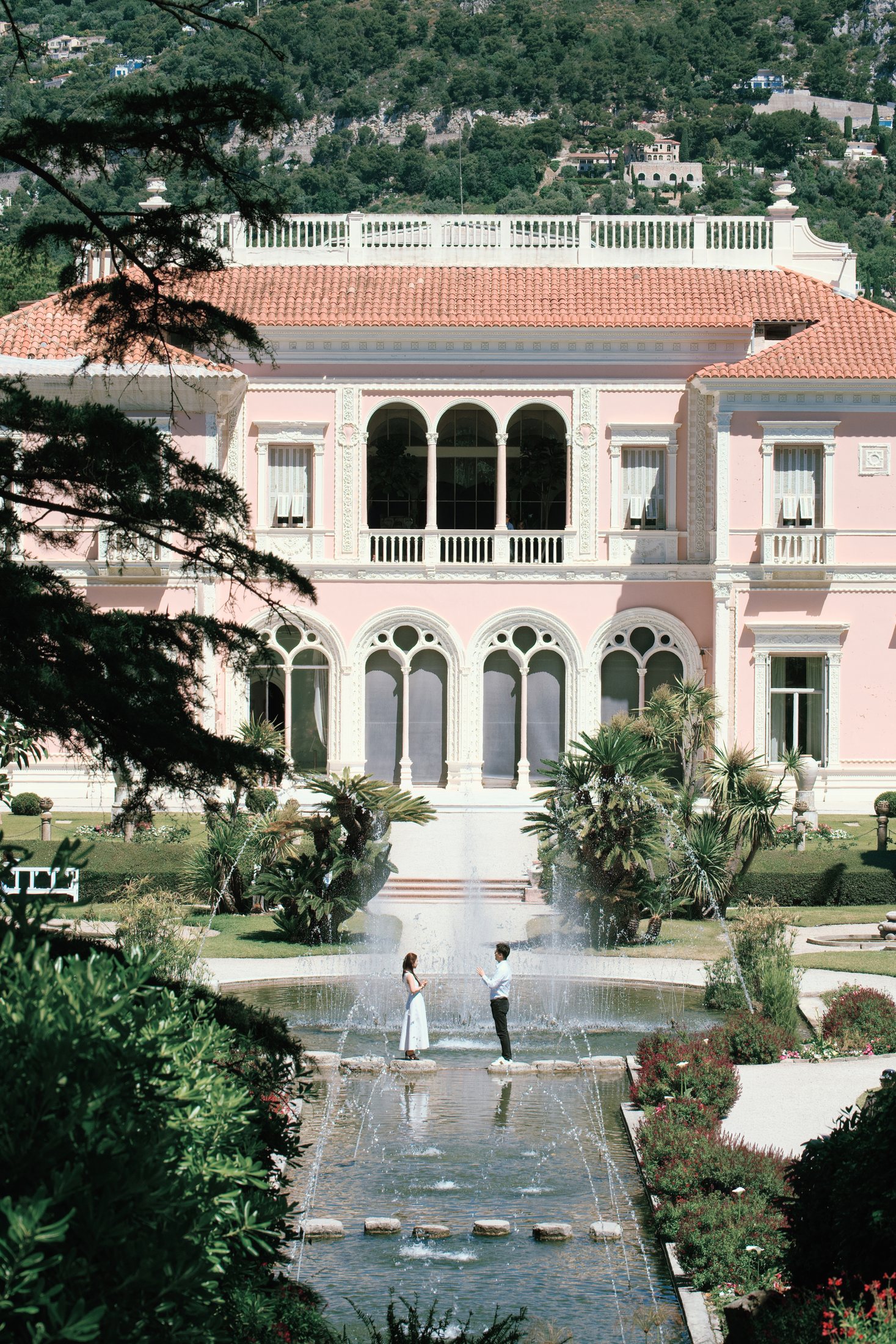 Villa Rothschild et vue sur la fontaine
